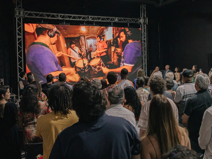 Público assiste sessão de filme na inauguração do Animaparque