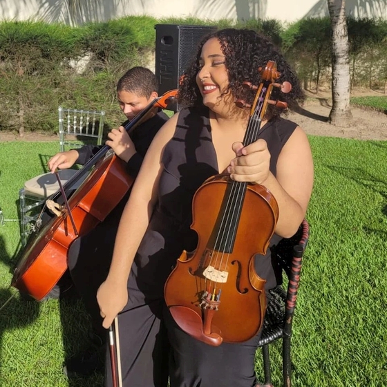 Layanne Rocha, aluna de viola da OJSE