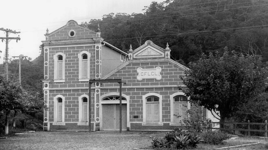 Fachada da Usina Maurício em foto antiga