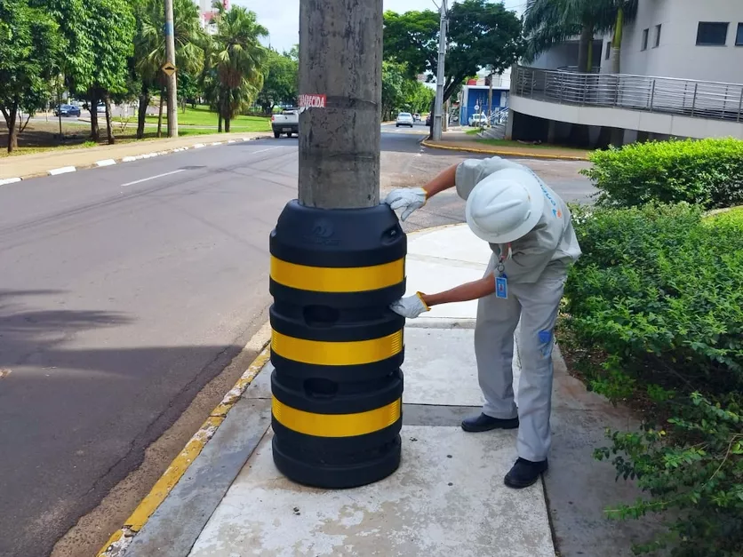 Equipamento de proteção de poste instalado na Energisa Sul Sudeste