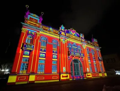 Projeção mapeada na fachada do Palácio do Governo, na Praça Fausto Cardoso